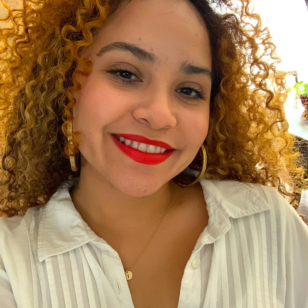 Meet your Posher, Alicia
